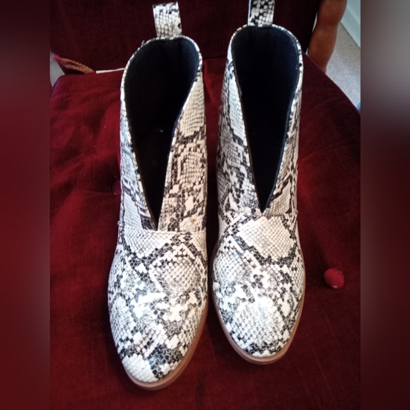 Snakeskin Ankle Boots - Black and White Brand New Size 9 - Picture 3 of 3